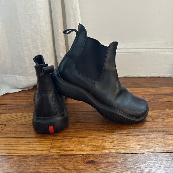 Vintage Prada Sport ankle boots with Vibram sole - Picture 2 of 6
